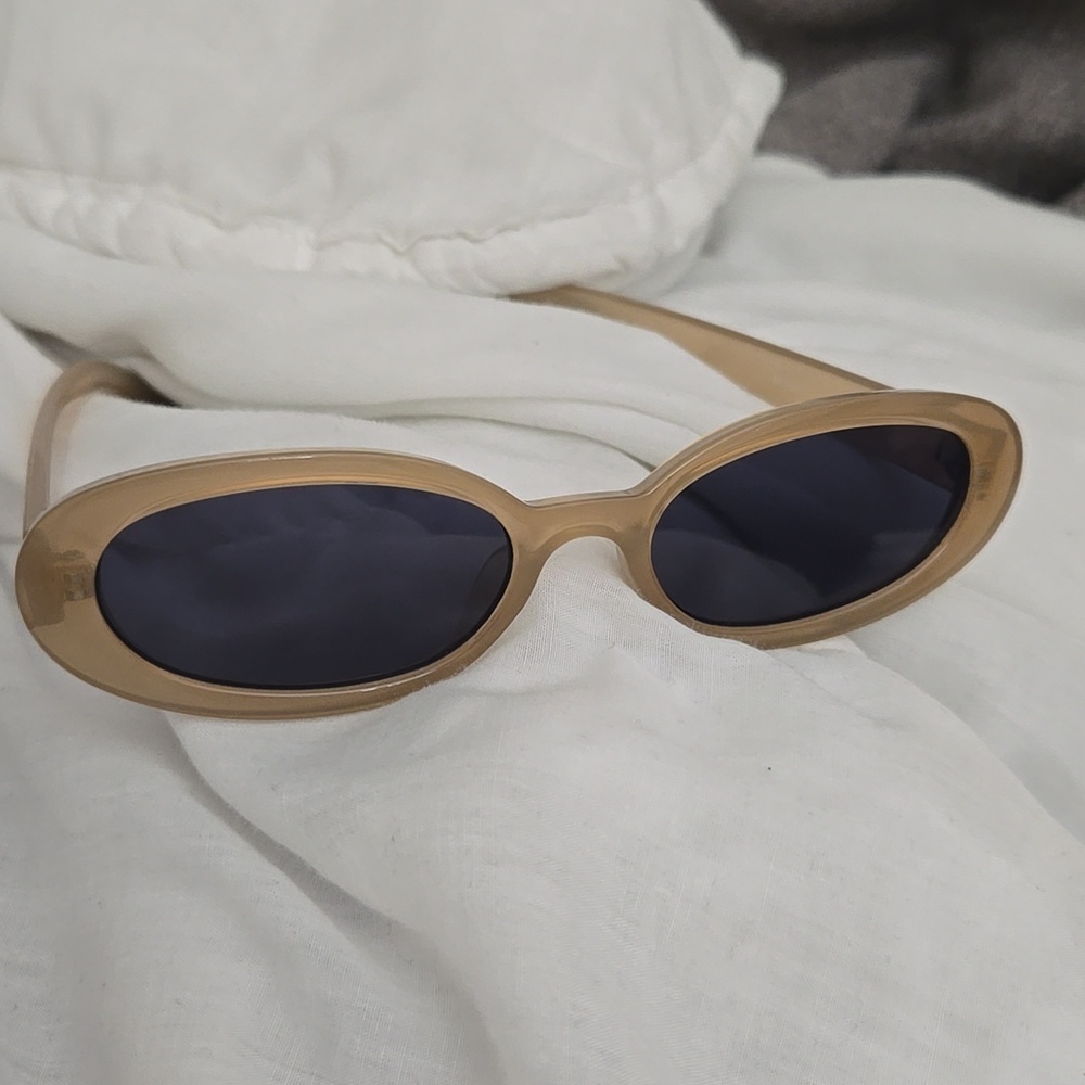 Oval Beige Sunglasses As Seen On Gigi Hadid Y2K Supermodel Festival New As Is - Picture 14 of 15